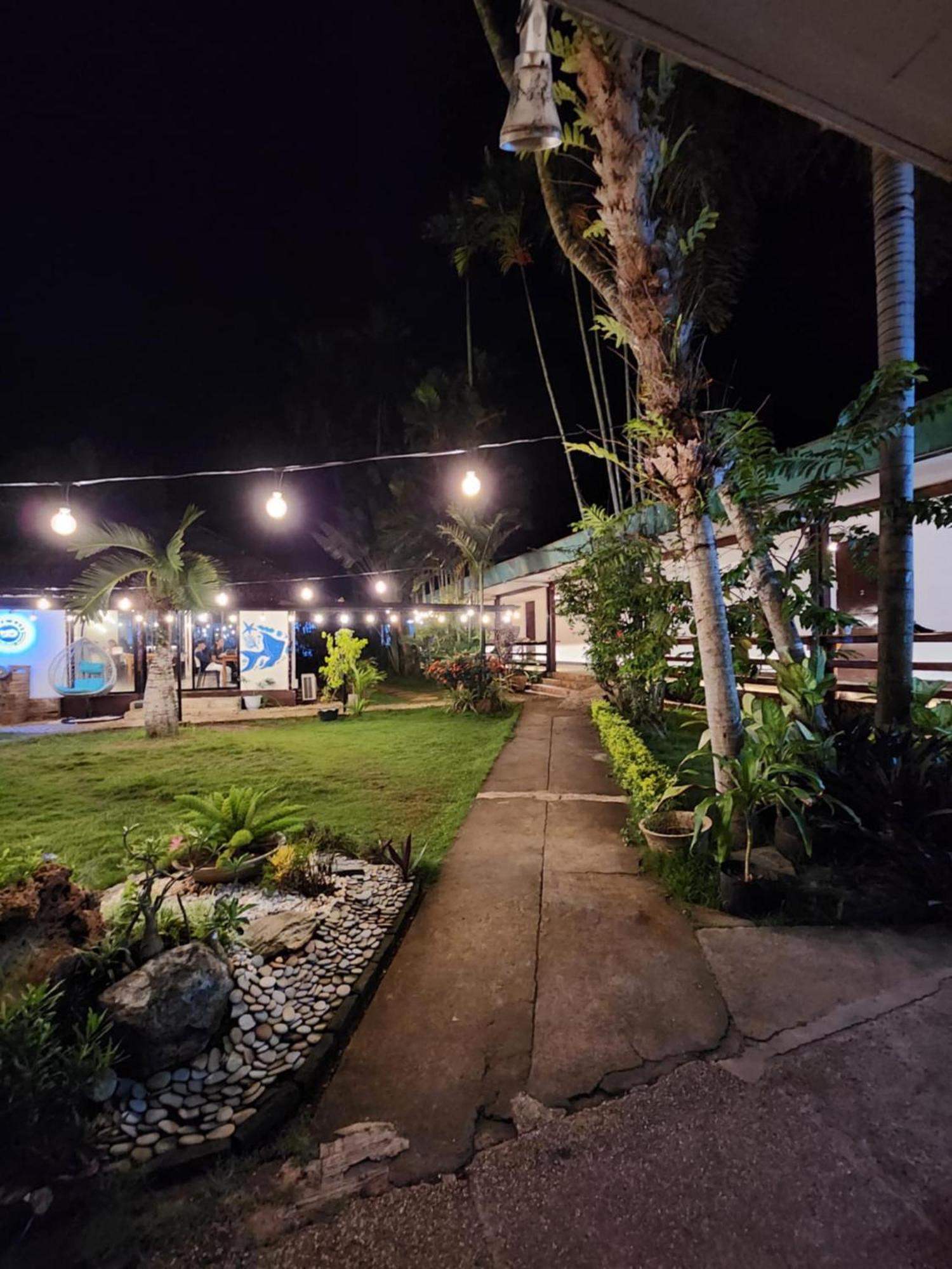 Reef Hostel Puerto Princesa Exterior photo