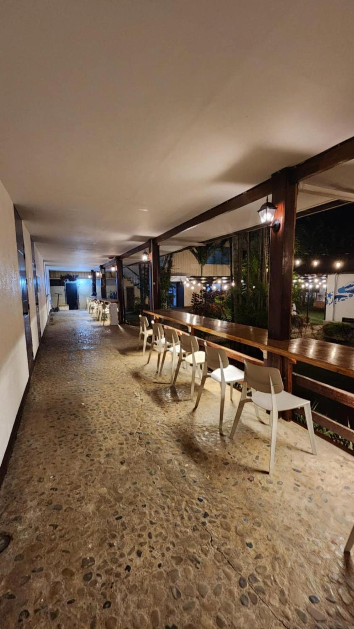Reef Hostel Puerto Princesa Exterior photo