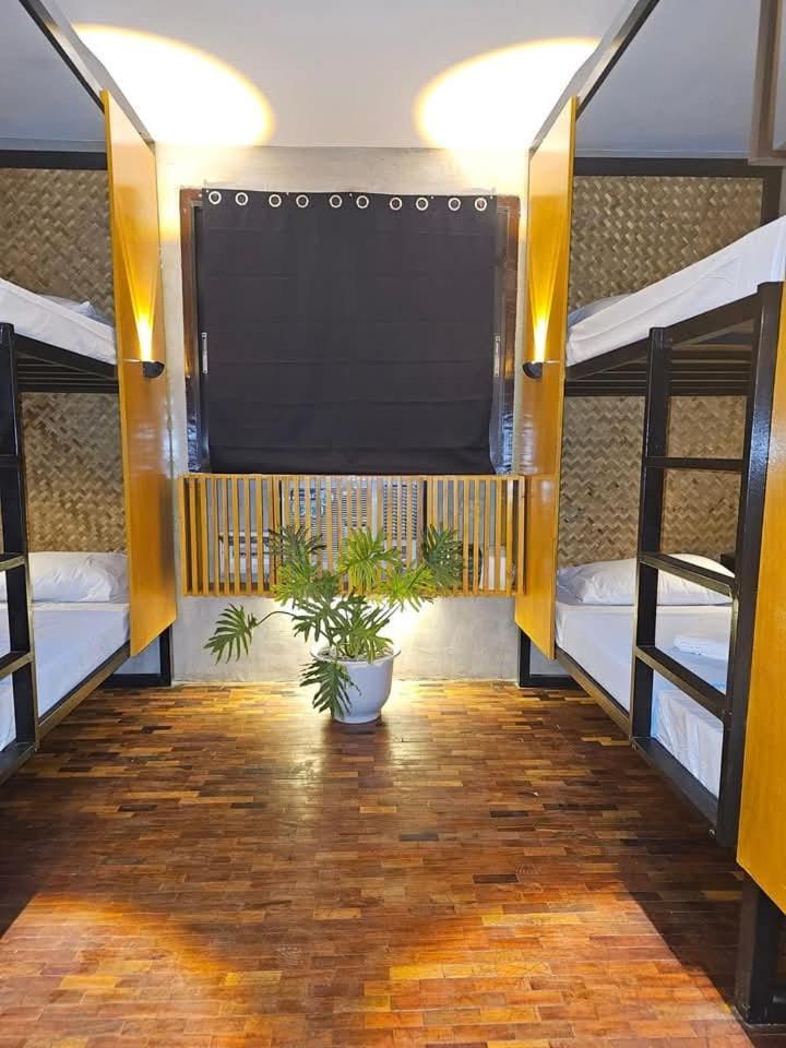 Reef Hostel Puerto Princesa Exterior photo